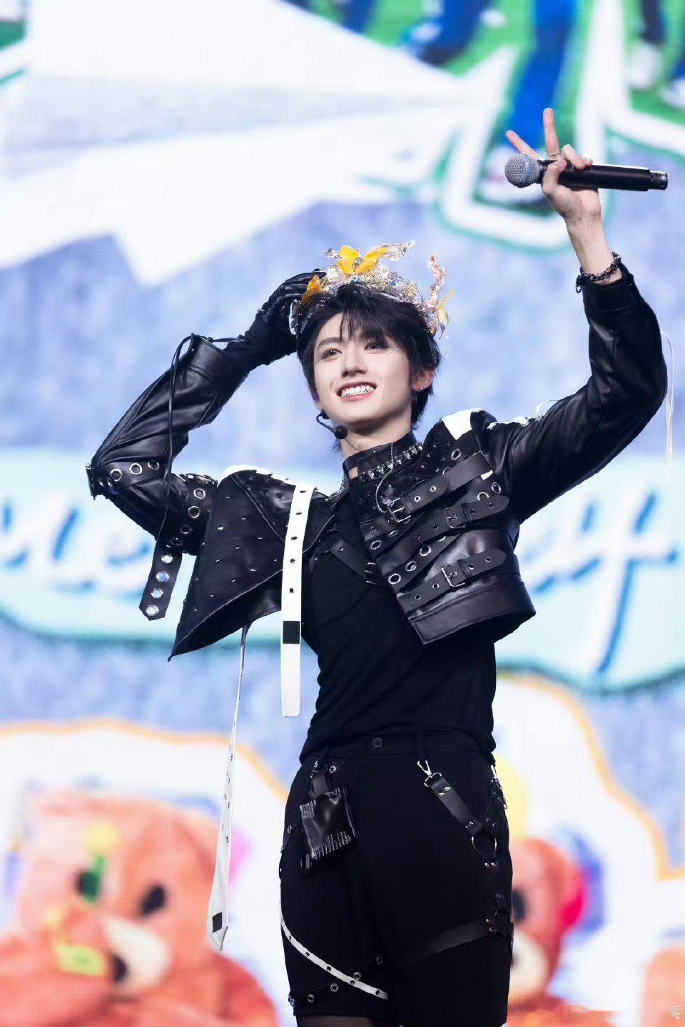 朱志鑫是不是根据他师哥的脸整的？ ​​​