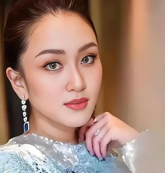 泰国真的离不开佩通坦。
为什么泰国要在8月29日对佩通坦进行裁定，因为泰国等不起