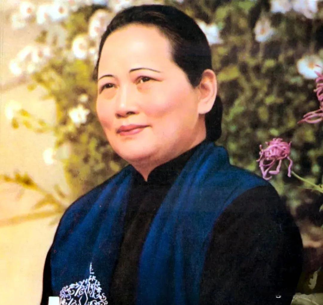 宋庆龄称毛泽东的墓志铭是这8个字
1976年11月，83岁的宋庆龄在给老友爱泼斯