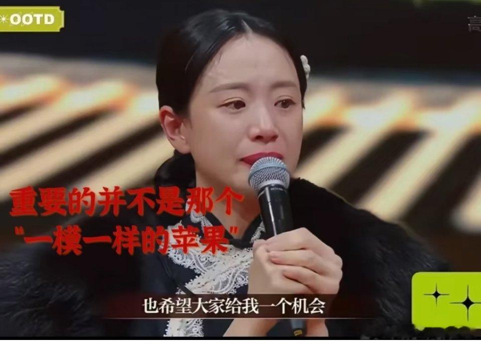 李梦耍大牌事件在演技上这么执着可以理解刁难道具就过分了。。。因为一个苹果不一样了