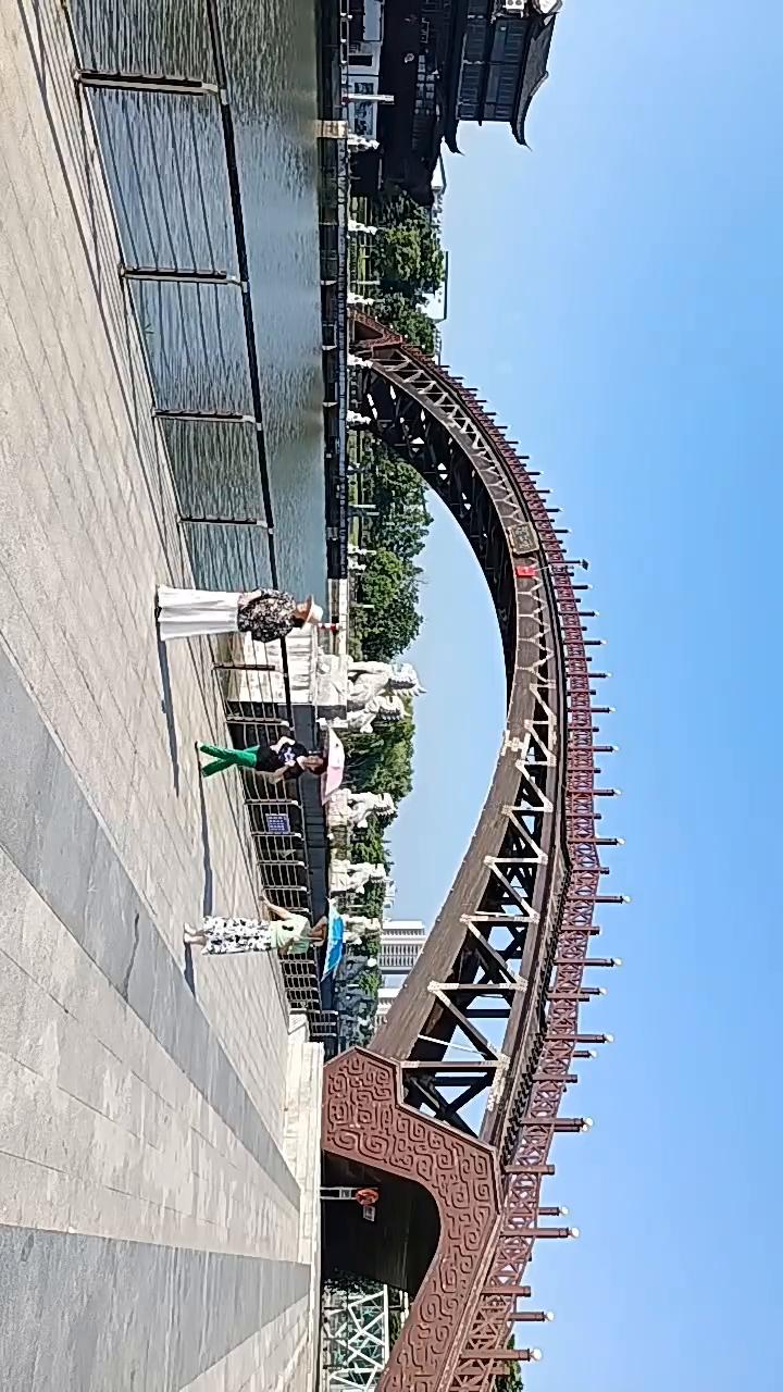 西瓜头。