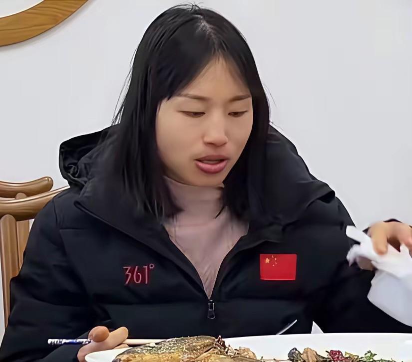 张水华把护士服换成了运动背心，这步棋走对了。
谁能想到，一个前护士，现在靠拍视频