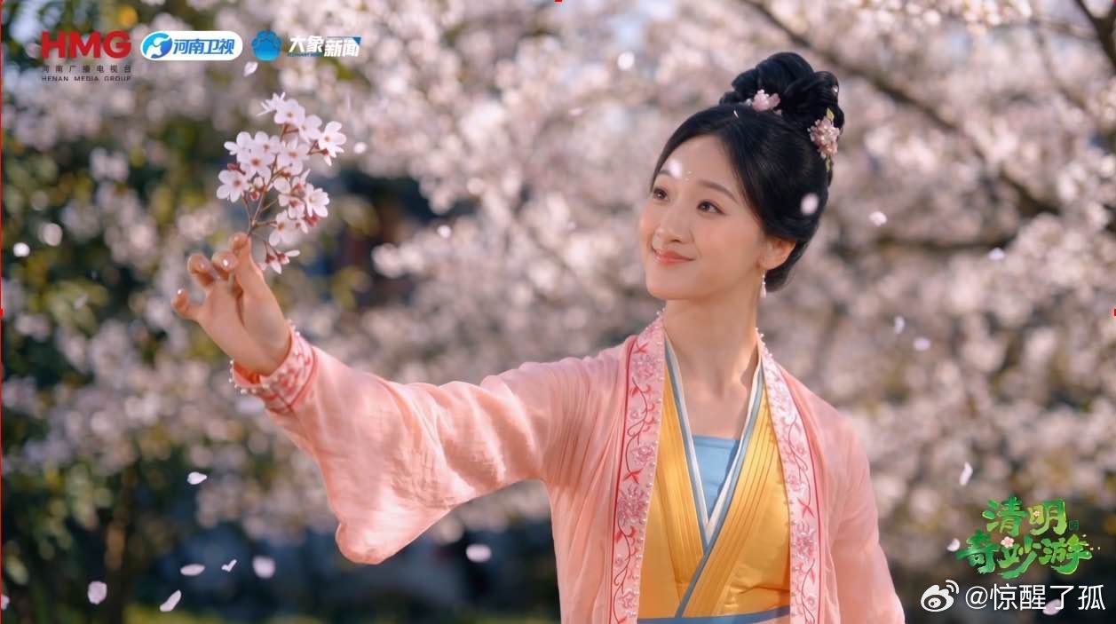 花花花花清明花花花花清明时节，漫山繁花寄思念。细雨伴花香，风过皆是牵挂，以花为信