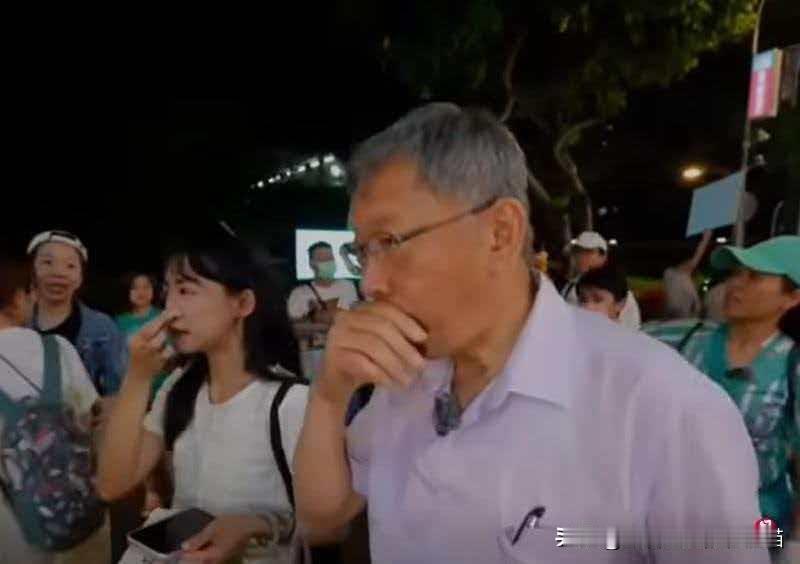 柯文哲遭辣椒水袭击，蒋万安却被民众热捧，两人台中遭遇冰火两重天！
 
猫仔刷新闻