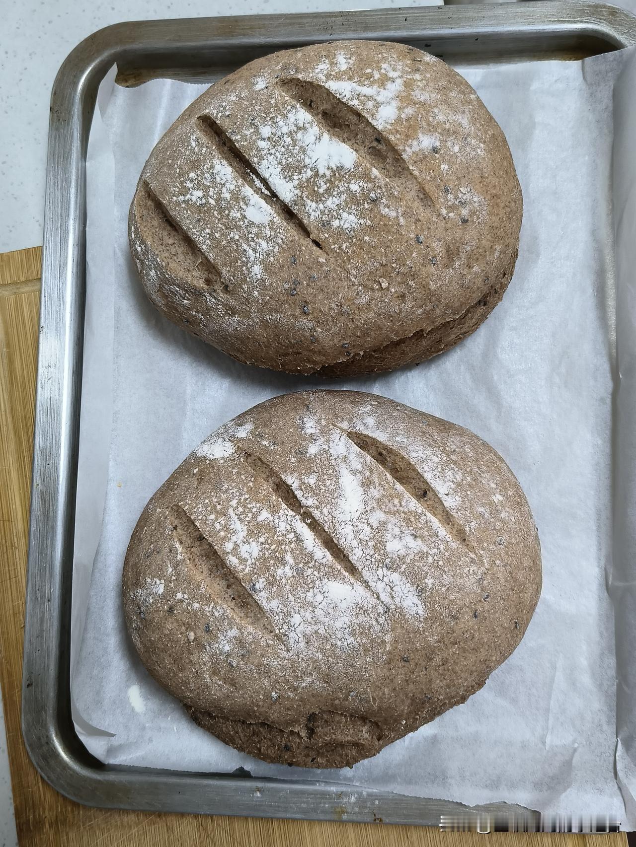 突然很想吃面包了，因为自己以前在家做过面包，想到外面的面包多数都是高油高糖，索性