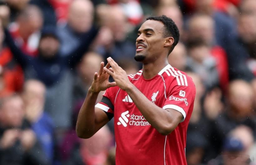 据记者罗马诺消息，利物浦推进和赫拉芬贝赫、索博斯洛伊续约事宜。罗马诺报道称，利物