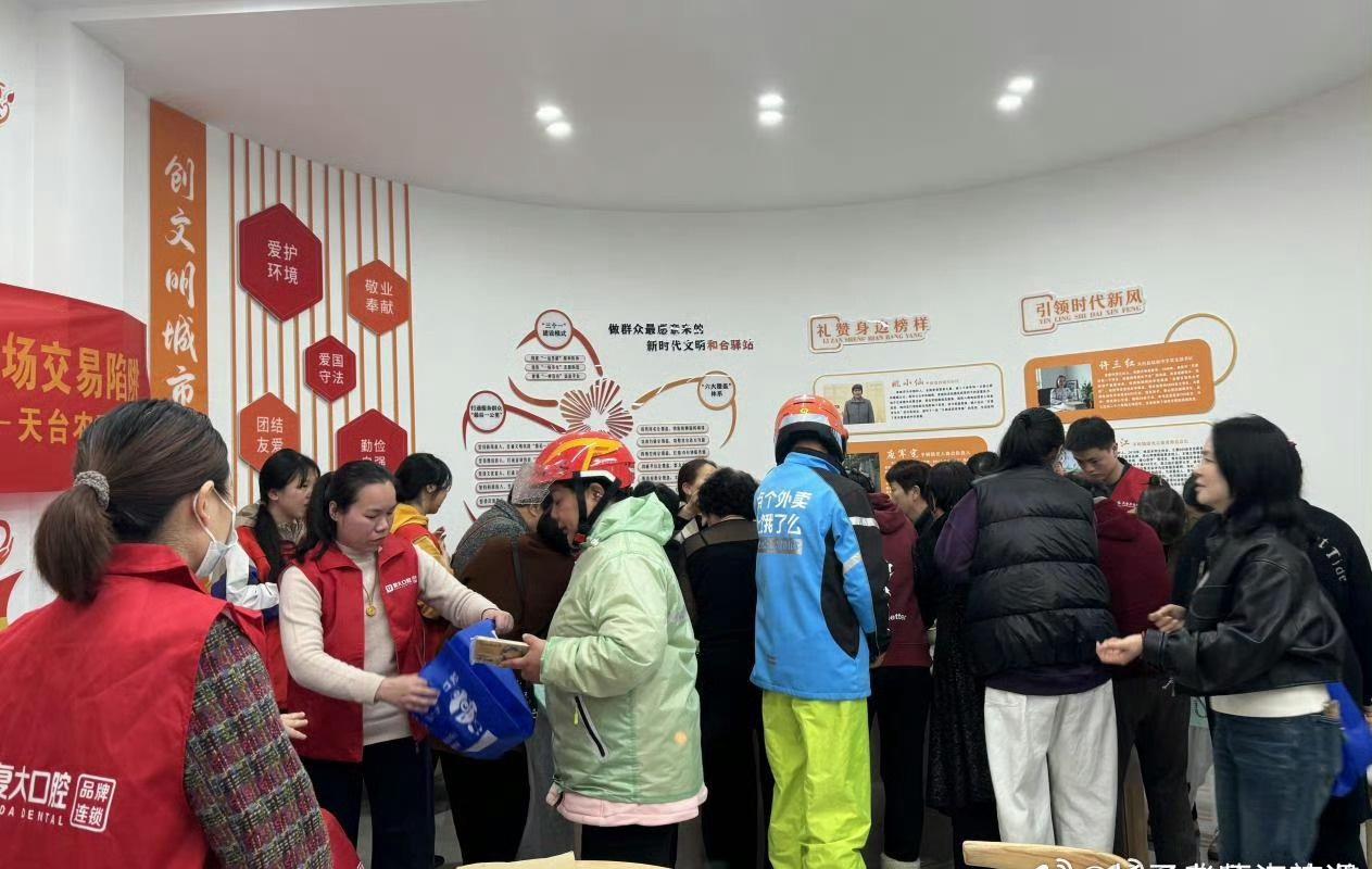 揉青团、学反诈、领礼包，忙碌的奔波中多了一份惬意与安心。用传统美食传递关怀，用实