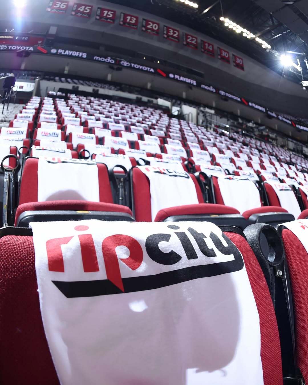 据报道，开拓者对阵马刺的主场比赛（第3，4场）将不会有主场助威T恤NBA季后赛 