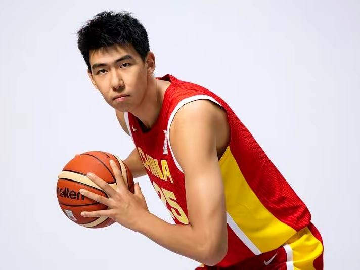 徐昕爽了，和约基奇签约同一家经纪公司

男篮内线新星徐昕接连给人带来惊喜，今天北