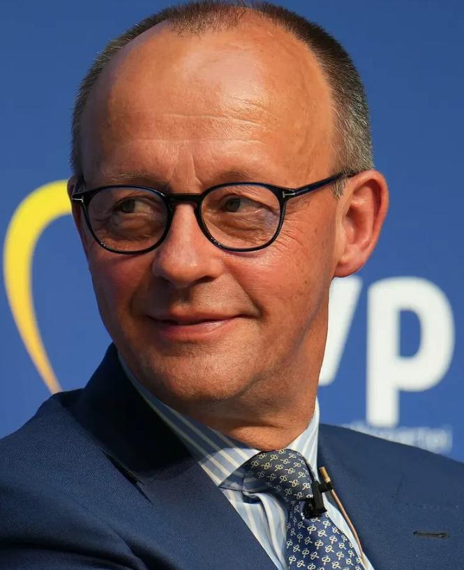 默茨公开对美国和欧盟发出呼吁！这位德国总理公开表示，如今美国和欧盟的当务之急或许