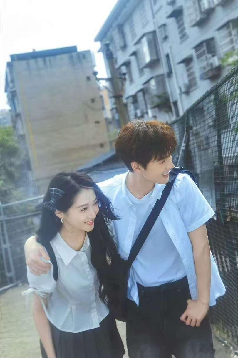 李昀锐关晓彤爆相李昀锐关晓彤出乎意料的好 李昀锐关晓彤爆相🈶，两个人的同框真的