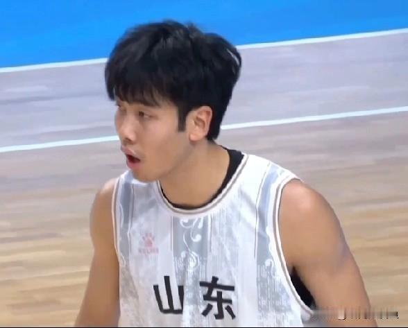 全运会u18男篮决赛，山东队对阵广东男篮，山东队首发雪藏张博源是奇招也是险招，最