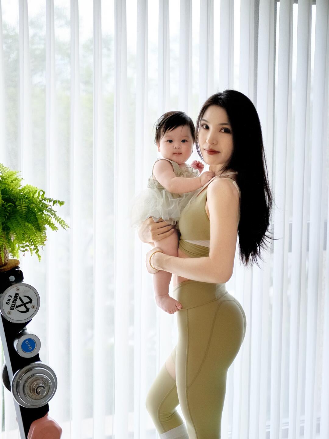 坚持自律 | 谁说健身带娃不能两手抓⁉