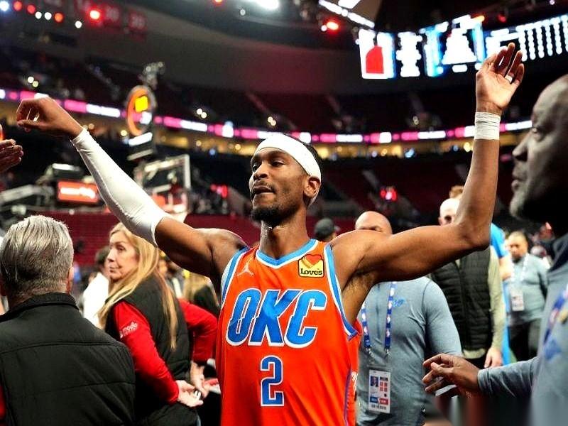 我看到一个数字，93。
亚历山大，连续93场比赛得分20+。
什么概念？除了上古