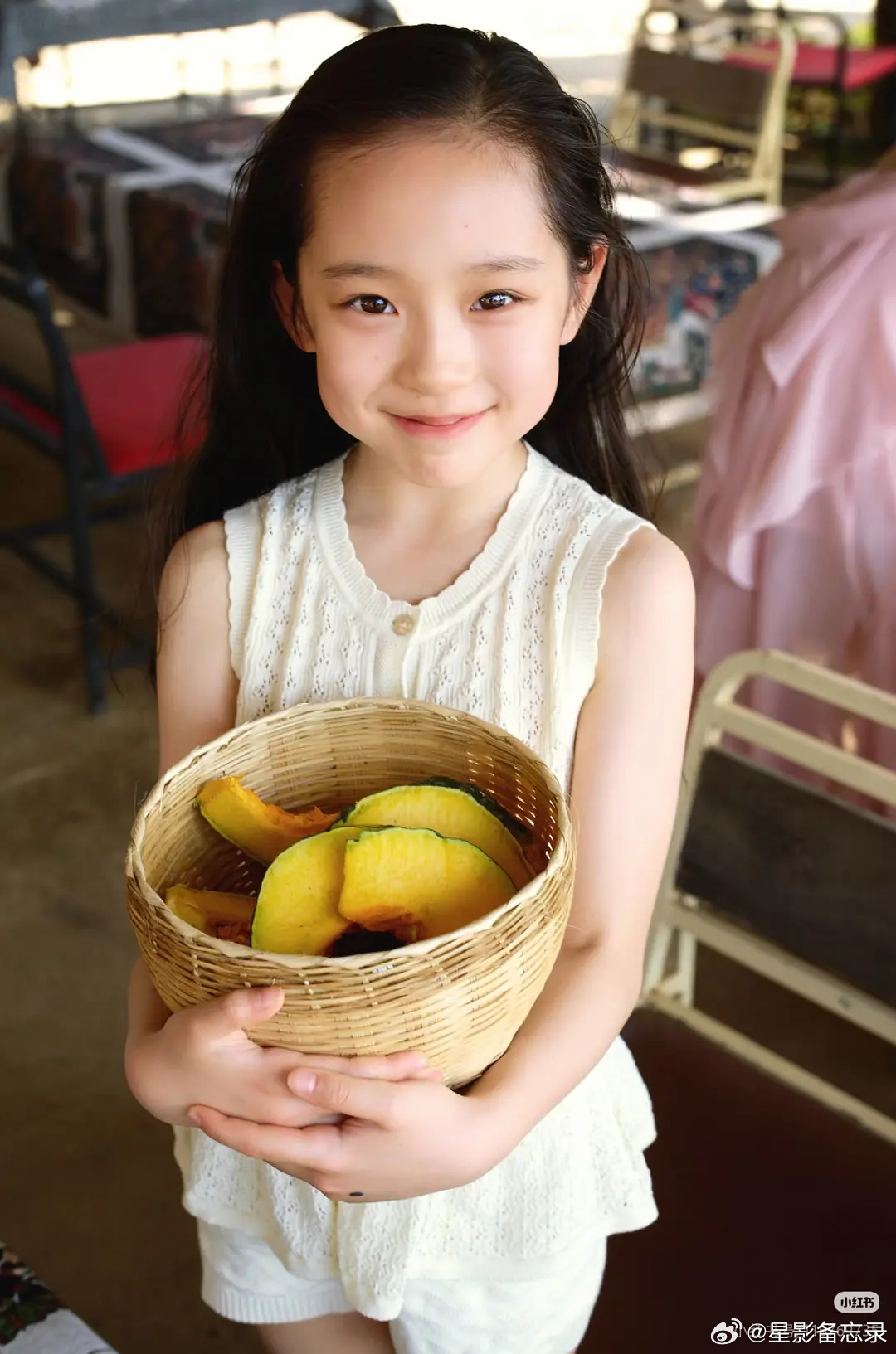 其实“星二代”里王智女儿蛮好看的和妈妈很像 