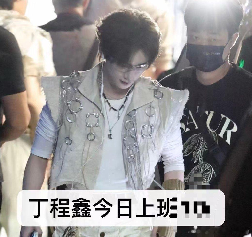 时代少年团芒果夜陆续上班中 ​​​