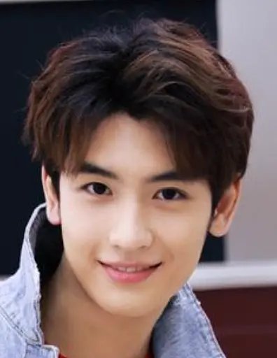 这是谁，长的人山人海的 ​​​