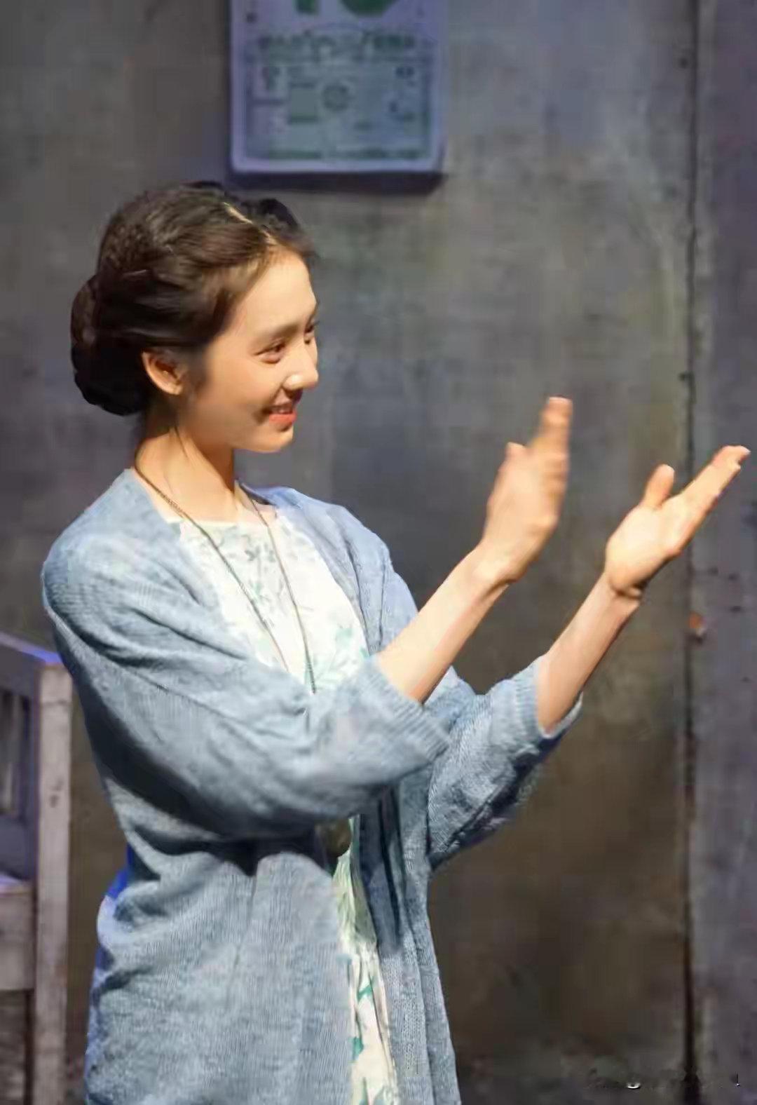 黄多多1:1复刻孙莉美貌！ 星味儿十足啊，舞台上落落大方毫不怯场 ​​​
