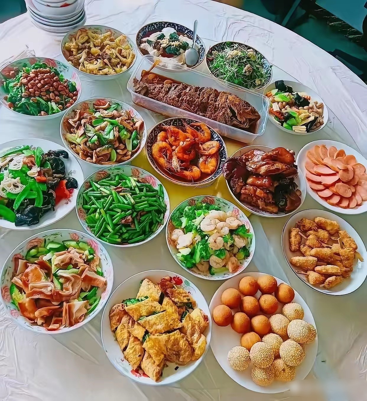 其中有一个菜是买的，猜猜是哪个 
