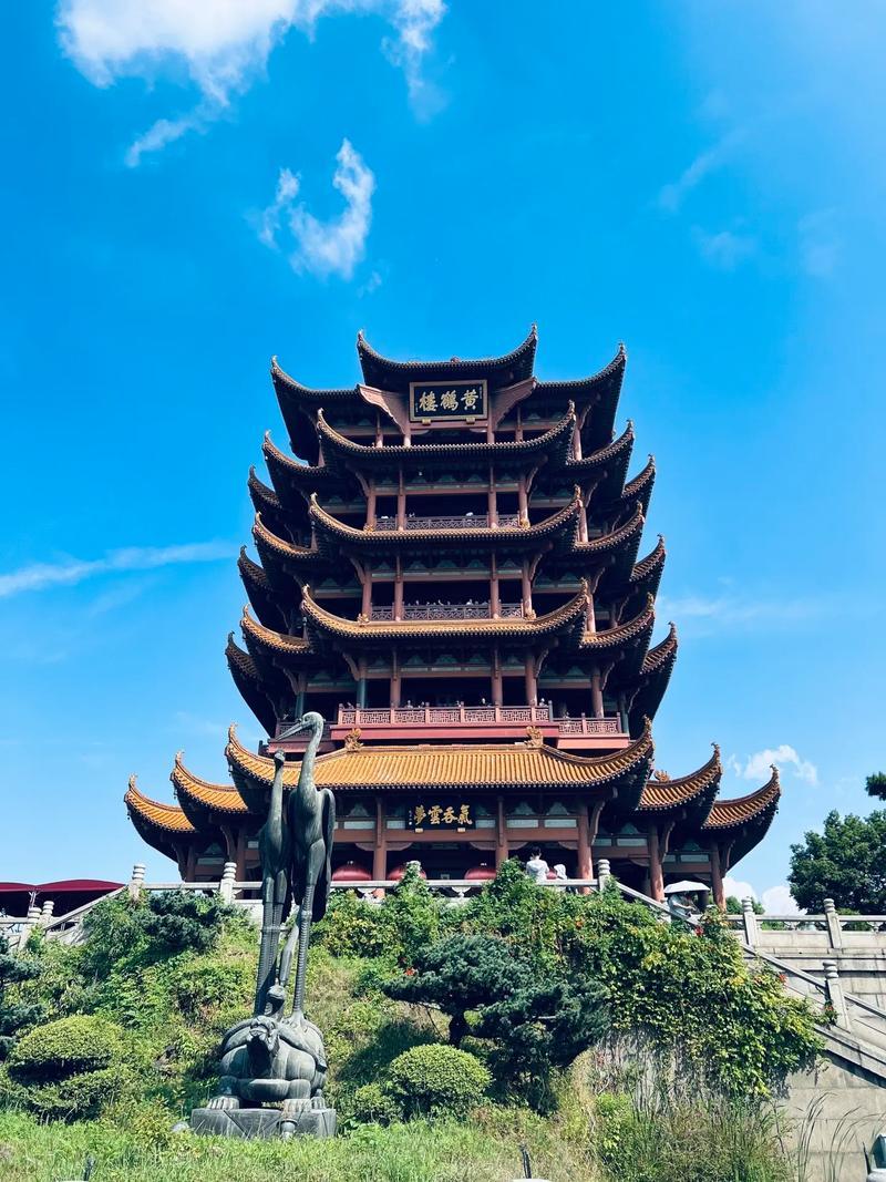 武汉推动枢纽流量变经济发展增量，这步棋走得妙啊！武汉本身就是交通枢纽，每天人来人