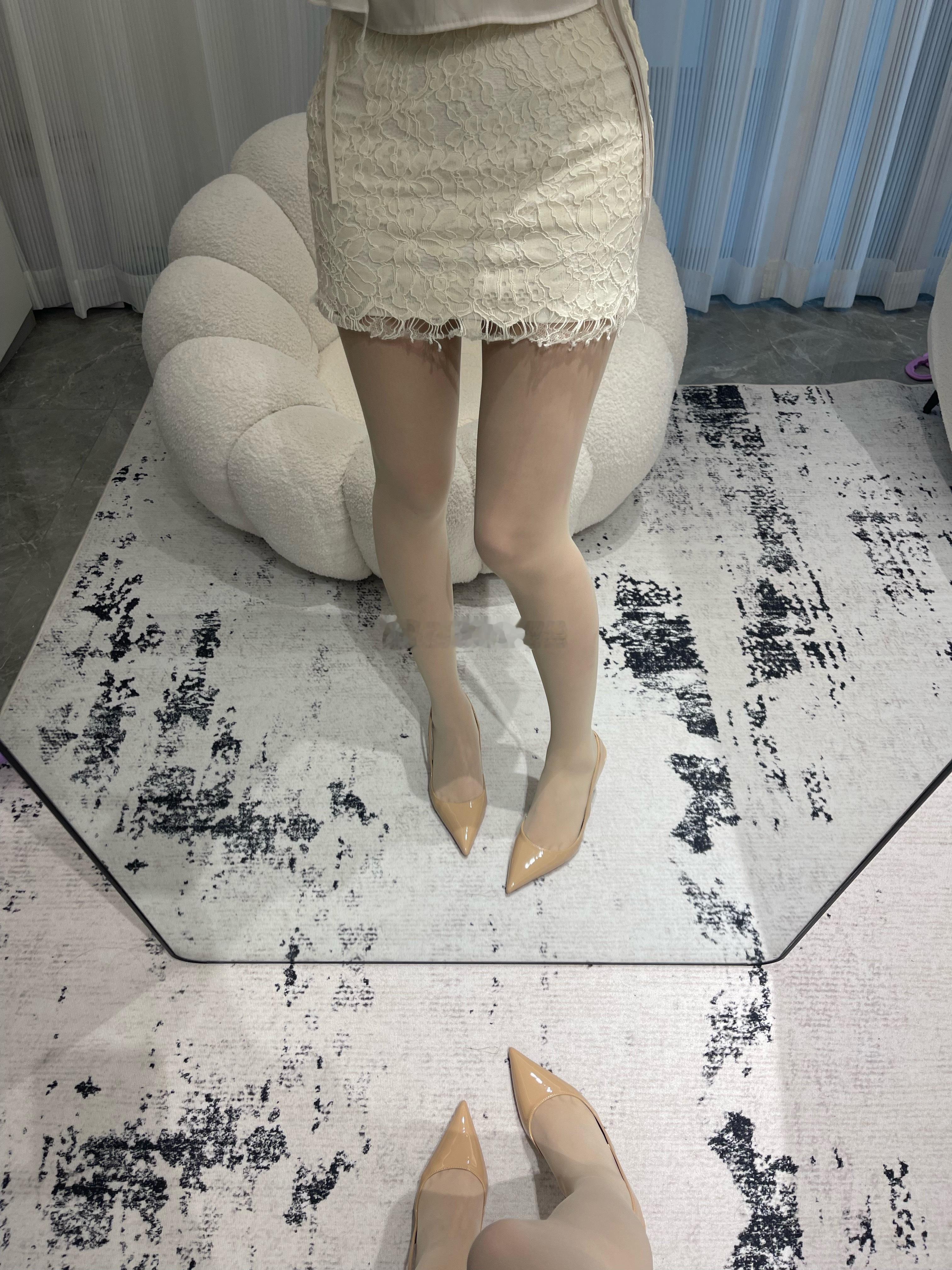 闺闺说今天的ootd很有温柔人妻感绫「霜升级」绫吊带袜绫lingtouch