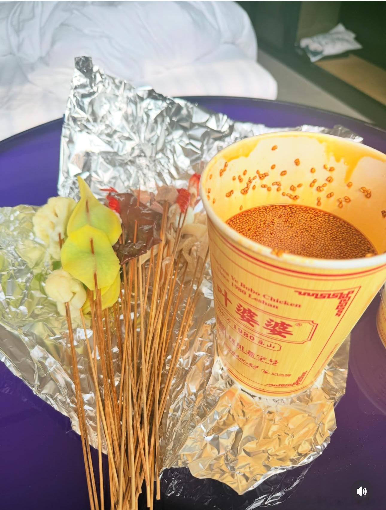 叶婆婆钵钵鸡（我记得儒儒去年在长沙打乒超并没有尝试很多辣的） 