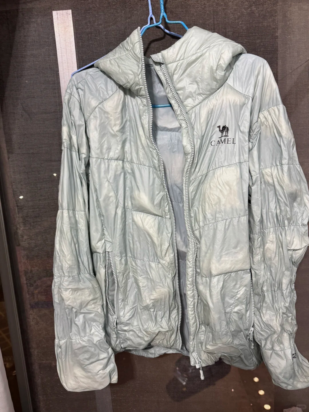 羽绒服这样洗可能会爆炸 啊这。。。羽绒服买过来我一般都不会拿去洗的，因为拿去洗衣