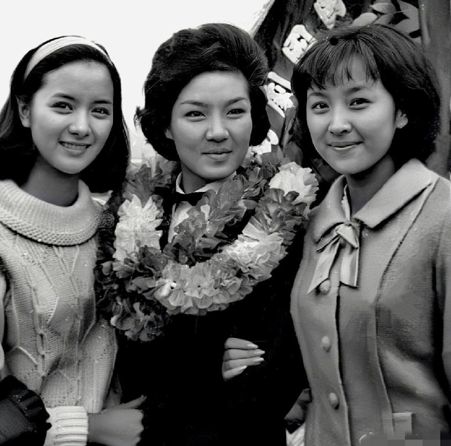 1964年，国联招考艺人。16岁的章家珍从三千名应试者中脱颖而出，成为唯一被录取