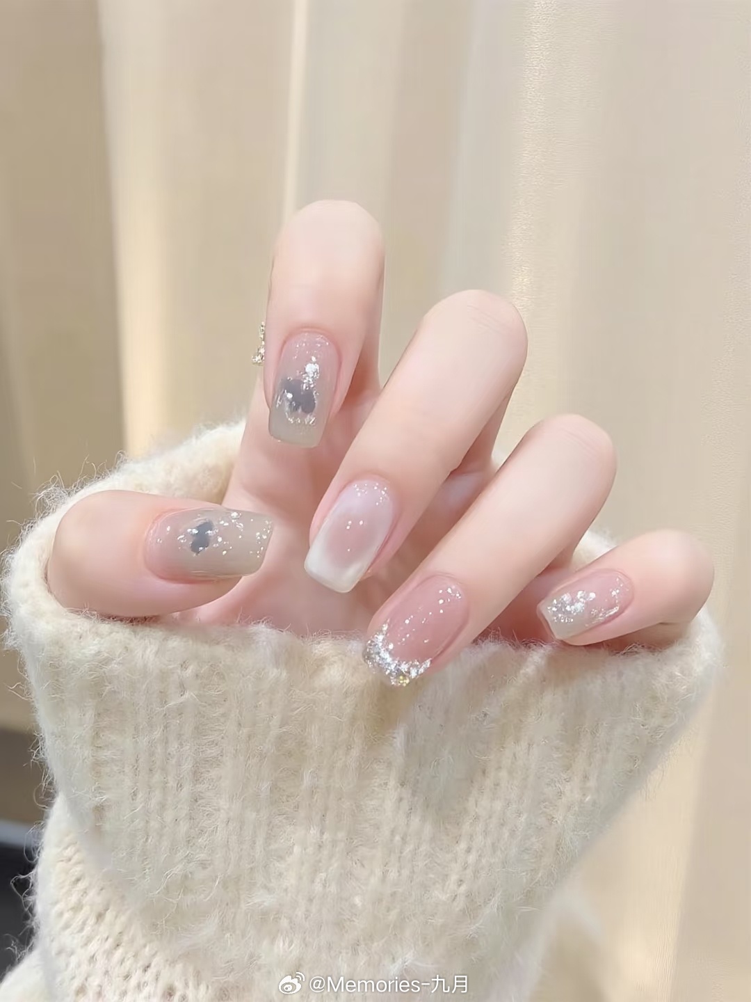 打工人的精致美甲 低调耐看 敲键盘都心情愉悦～ 