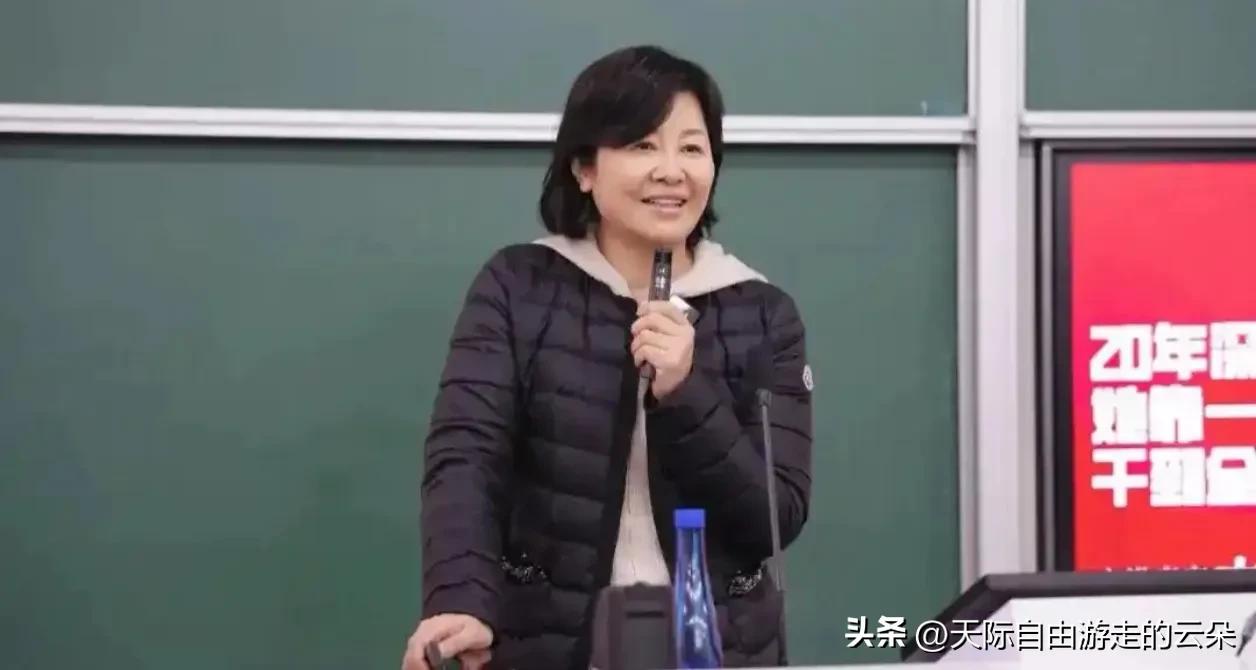 62岁生日前，她被刑拘！身家数十亿的女富豪，一夜跌落神坛

刚拿到港股“入场券”