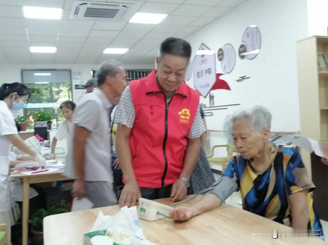 《红棉老兵覃兆福：退役不退色，奉献映初心》
 
在广州市，有一位令人敬仰的红棉老