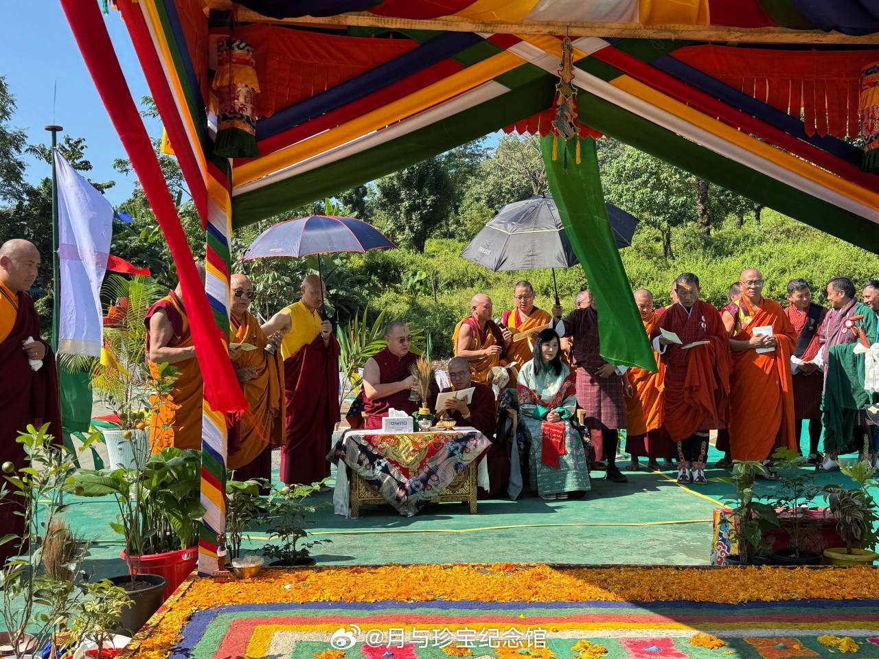 王室[超话]王室不丹王室 2025年11月8日，县长四姑出席县城国际佛院的开土仪