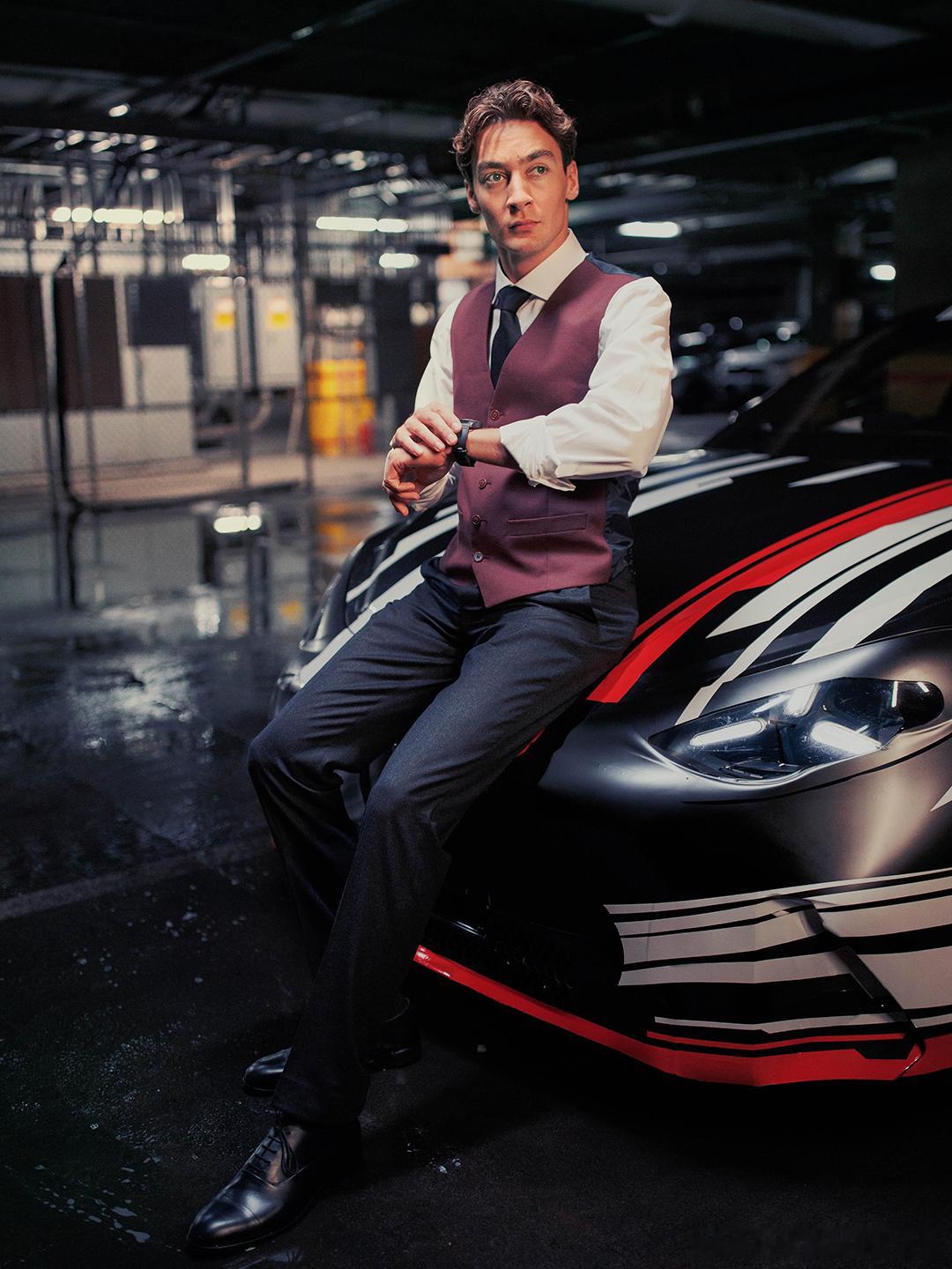 布拉德皮特正式加入AMG，但这张真的被拉塞尔比下去了布拉德皮特拉塞尔