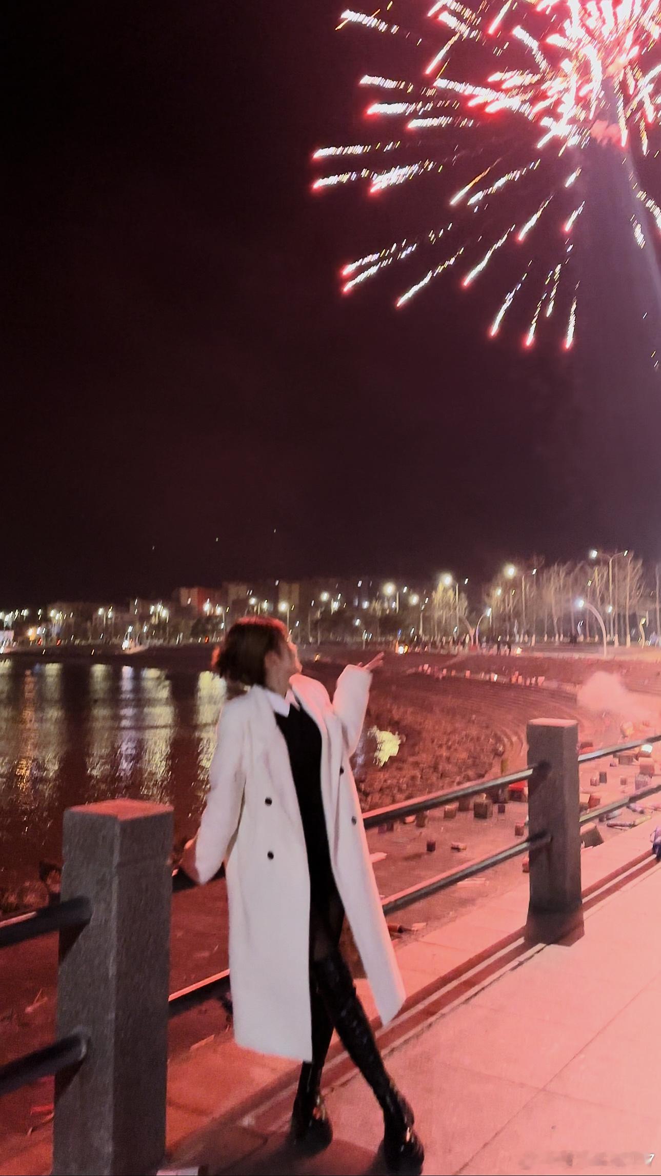 在家里跨年vs在外面跨年好像从去年开始就对跨年这件事没有太大期待，对比于外面的喧