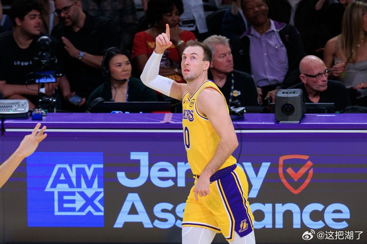 肯纳德￼今天替补出战27分钟，投篮10中6，三分球7中4，砍下16分3篮板3助攻