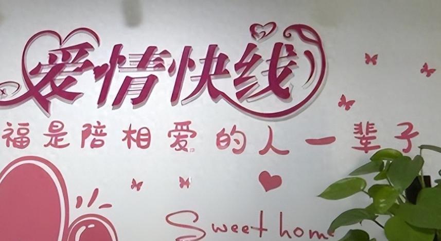 尴尬了！一位农村小伙子，经媒人介绍去相亲！小伙子为了给女方一个好印象，特地买了近