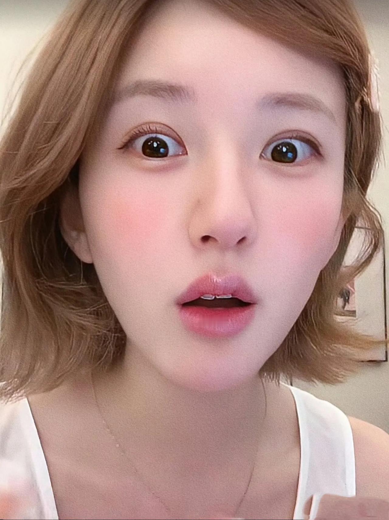 赵露思：萌妹外表下的清醒与坚韧

赵露思，这个甜美可爱的女孩，简直就是萌妹的代表