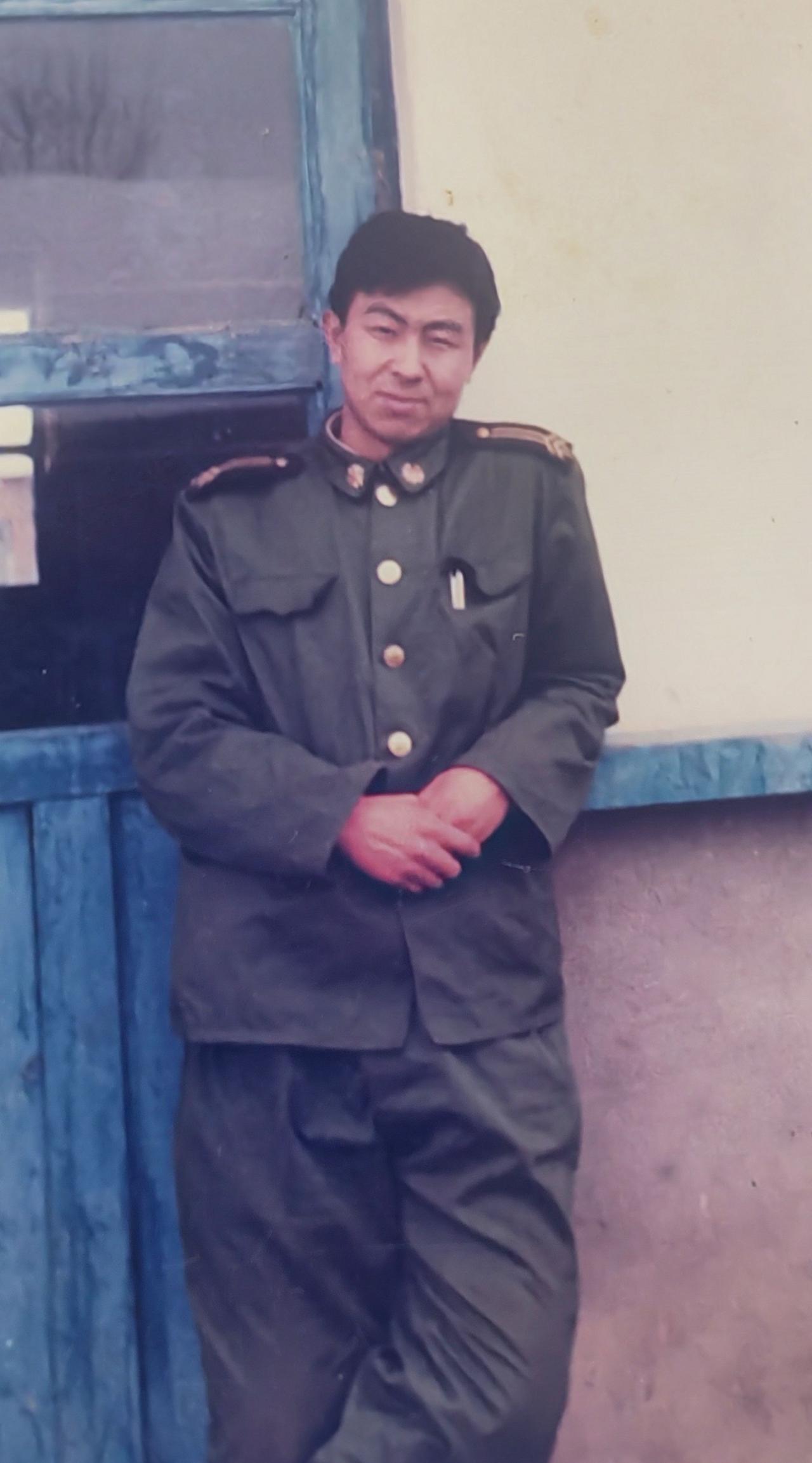 1993年国庆节，军士长军衔又换了。真实生活分享计划 1993年国庆换发冬装，军