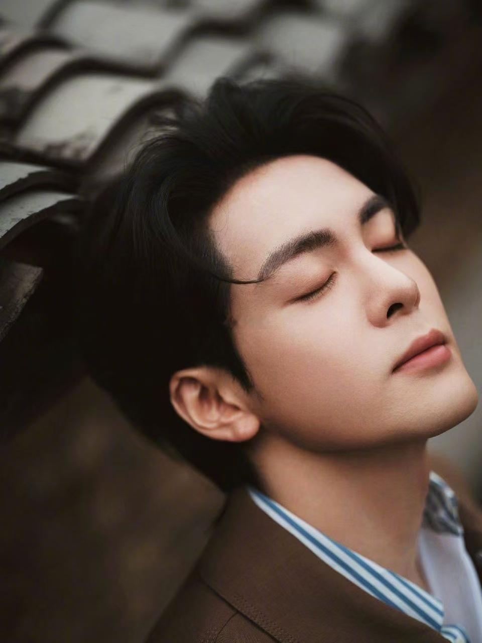 曾舜晞痛楼堪比神图制造机 曾舜晞真的是神图制造机，痛楼随便一拍都是画报级别。怼脸