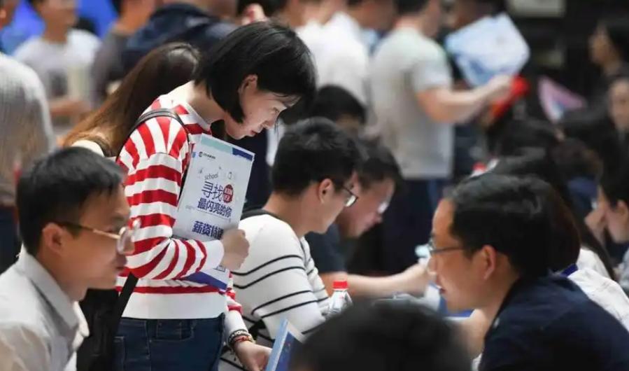 东南亚人口拐卖，盯上了刚毕业的大学生！
 
这两年东南亚那帮搞电诈和人口贩运的团
