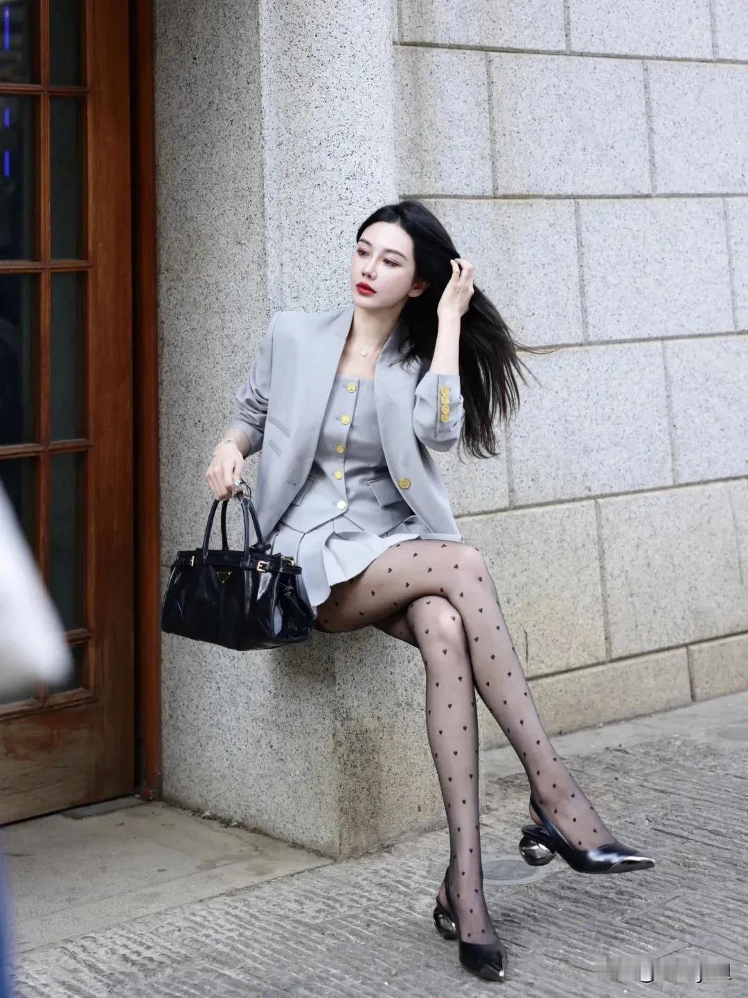 #魅力女性摄影分享#
#靓妹倩影分享# #时尚街拍照分享# #魅力四射妞# #分