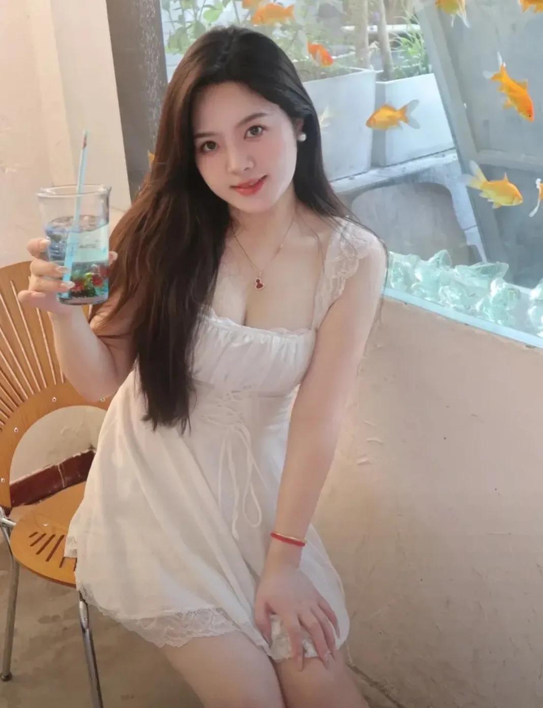 一个31岁的独立女性，面对着社会的压力和期待，却依然保持着对爱情的憧憬。她的名字