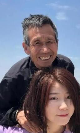 1997年，河南一个50岁光棍，捡回1名女婴，不料，送她读书后，她竟怒问：“穷到