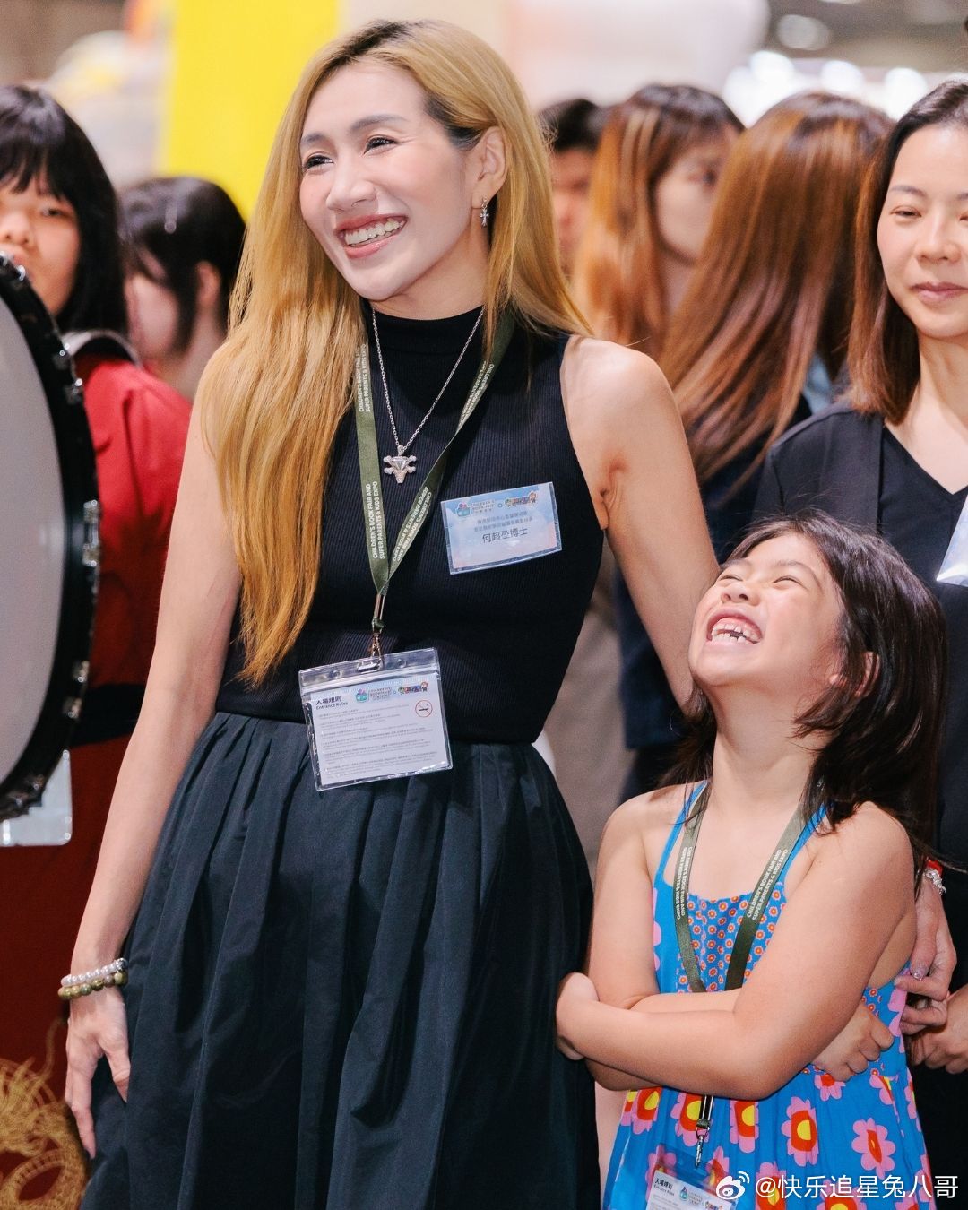 何超盈6岁女儿举办艺术展何超盈为6岁女儿举办艺术展 何超盈为6岁女儿举办艺术展，