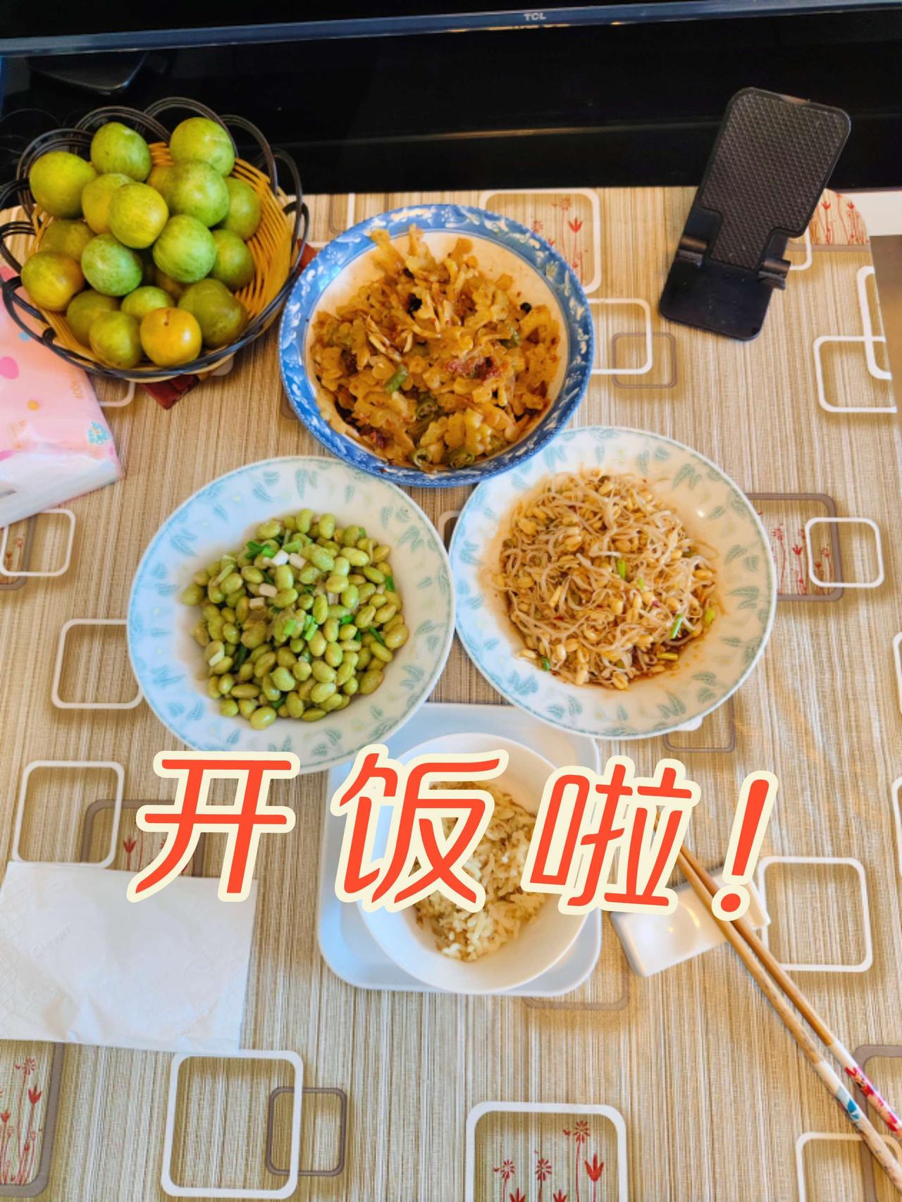 今天三道堰的天空真美，久违的蓝天白云，今天最高温度34度，不用开空调，吹风扇就好