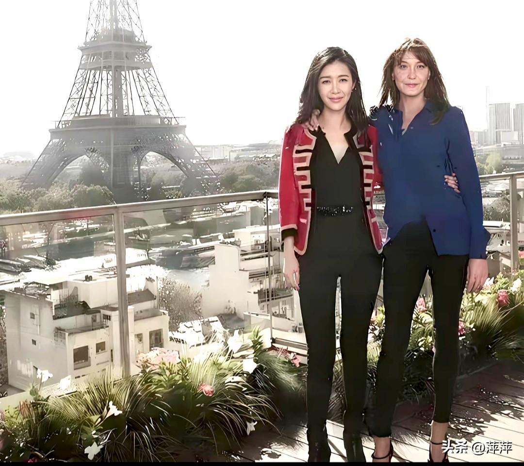 这张照片诞生于田朴珺主持的文化纪录片《谢谢你巴黎》拍摄现场，也是两人相识的契机。