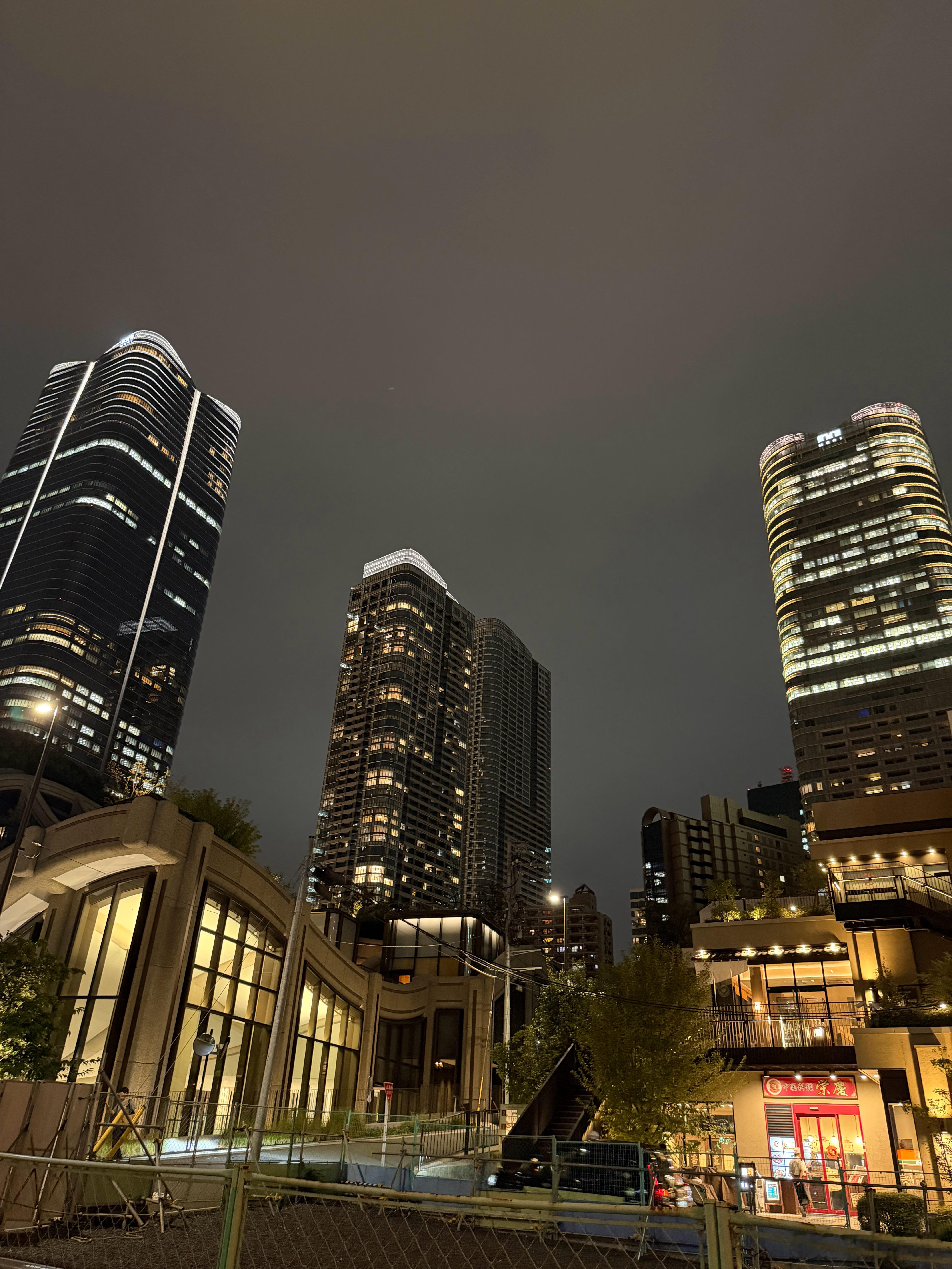 日本GDP离不开旅游业其中最重要的支柱就是中国游客别看欧美白人去日本不少但是他们