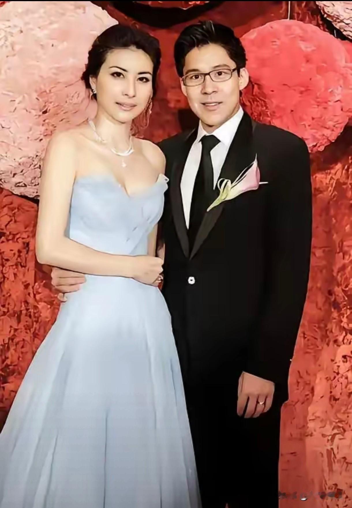 不得不承认，
郭晶晶嫁了个好人家！
​香港此次发生灾情 ，郭晶晶的丈夫霍启刚第一