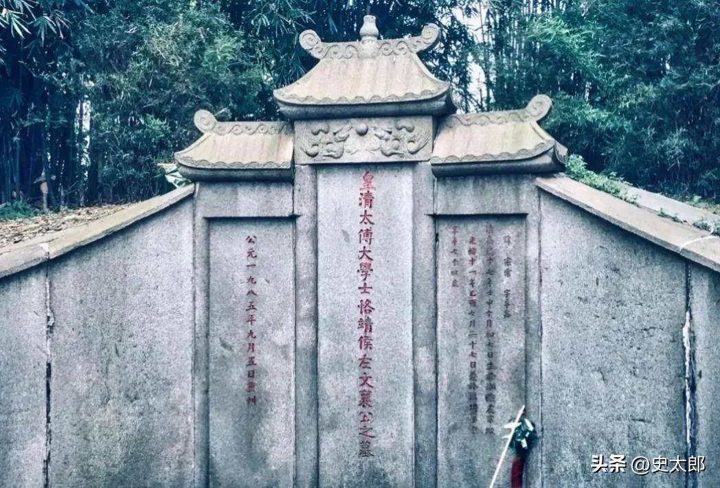 晚清诸多名臣中，左宗棠是当之无愧的“民族脊梁”。他晚年抬棺西征，拼死收复160万