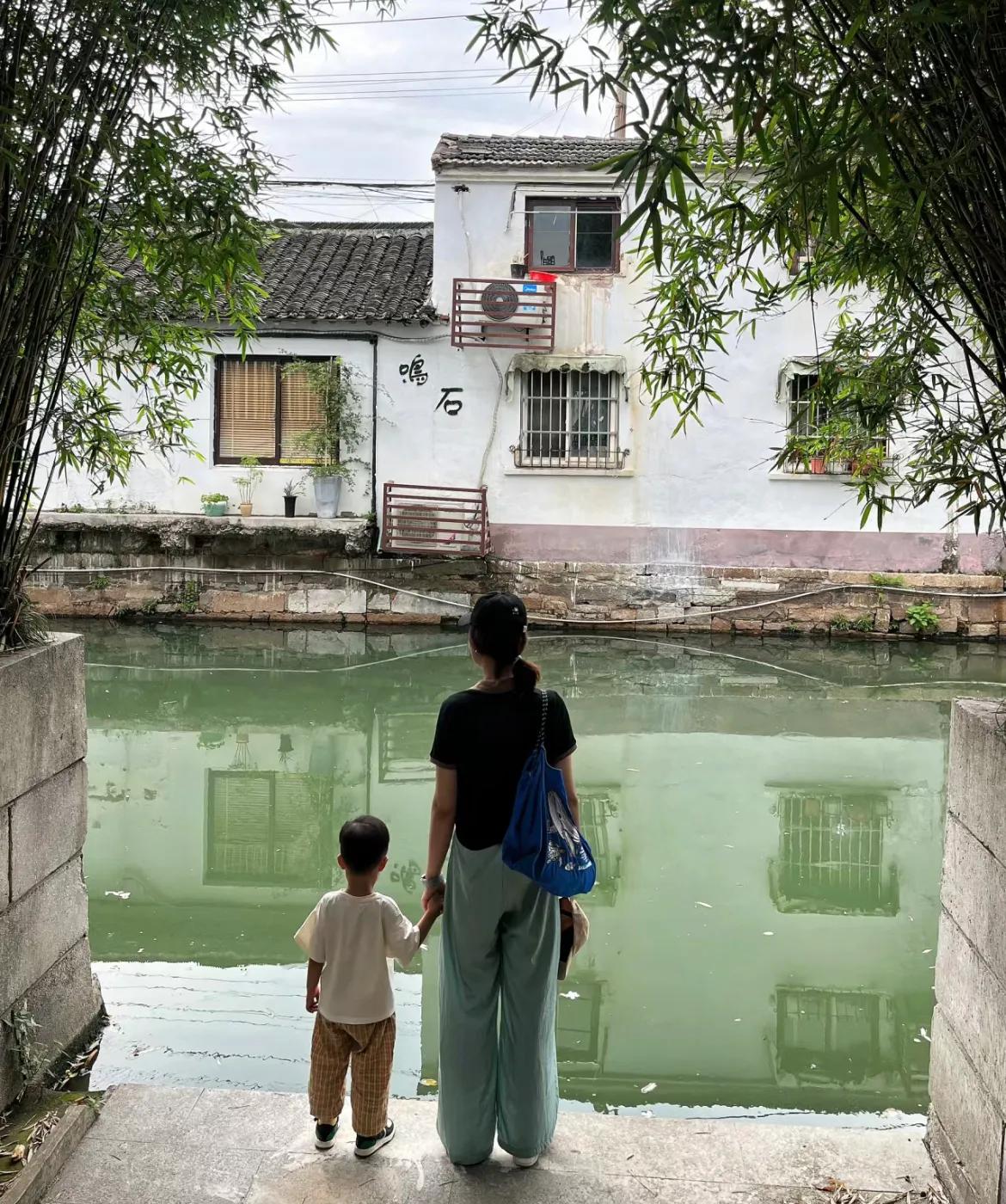 “离了婚的女人带个男孩，想嫁人比登天都难。”这句话，虽然略显悲观，却也道出了许多